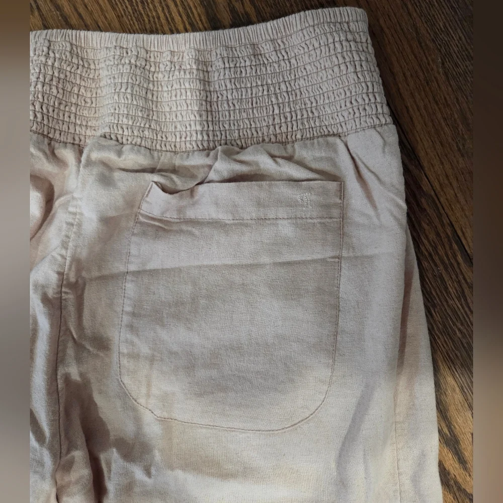 Anthropologie Light Blush Pink Smocked Waist Capris - Picture 4 of 4
